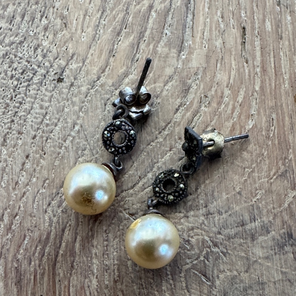 Elegant Pearl Drop Earrings  vintage teal stones super deal